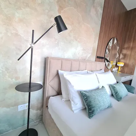 Luksusowy Bliska Wola Saba Apartment