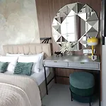 Luksusowy Bliska Wola Saba Apartment *